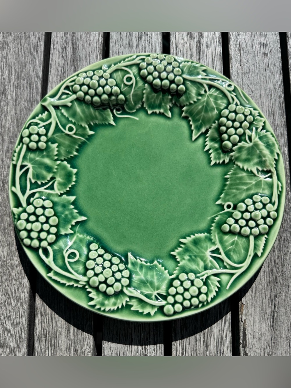 Bordallo Pinheiro Green Majolica Grape Cluster Plate 9.25” Portugal Salad Lunch